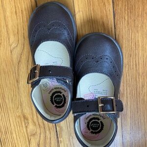 Sz 9 Livie & Luca brown Mary Jane shoes EUC